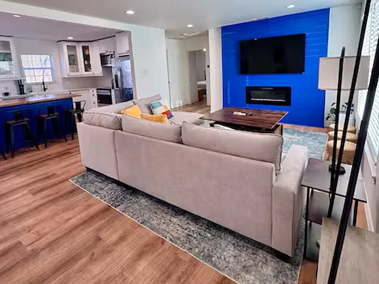 200 Parkview Dr — Photo 4