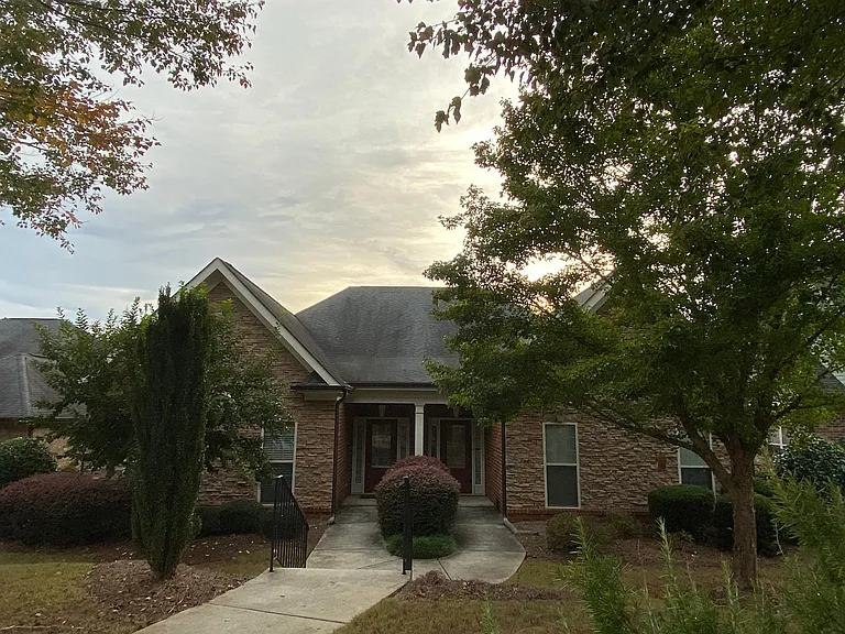 1071 Bedford Trl — Photo 4