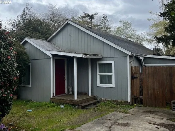 1860 30th St, Florence, OR 97439
