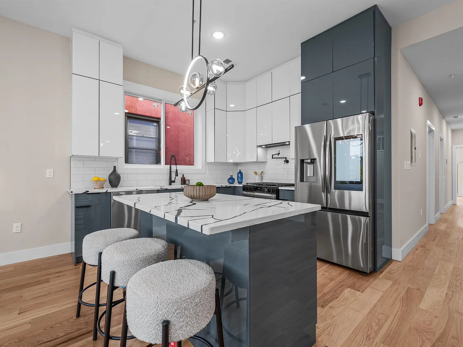 3 bed, 2.0 bath, 1431 sqft, $5,000 — Photo 3