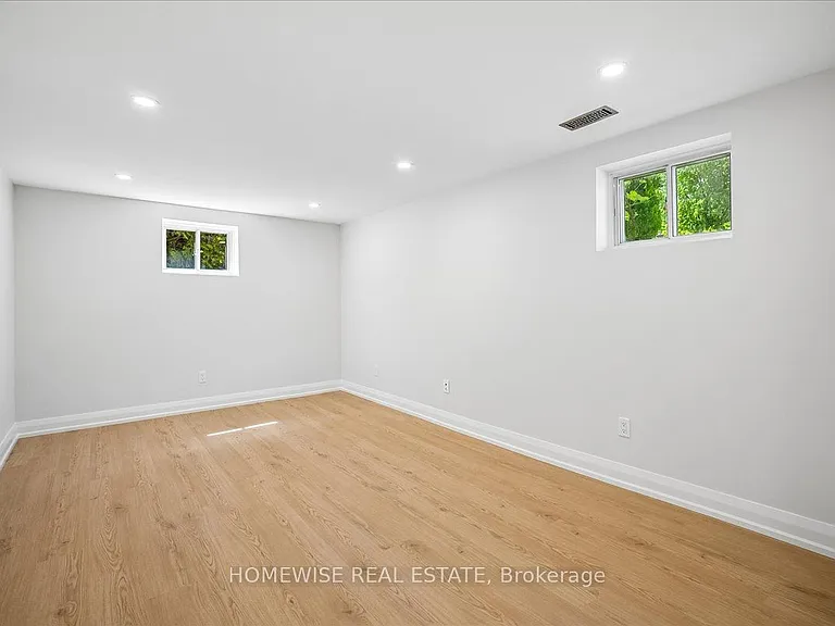 2182 Courtland Dr — Photo 36