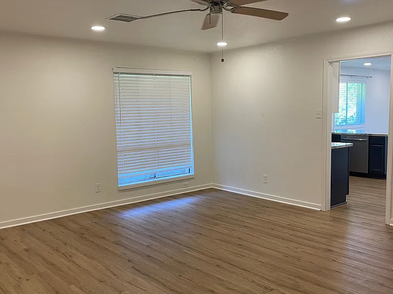 2102 Emerson St — Photo 6