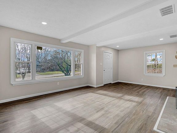 2nd image of 2618 Lake Dr