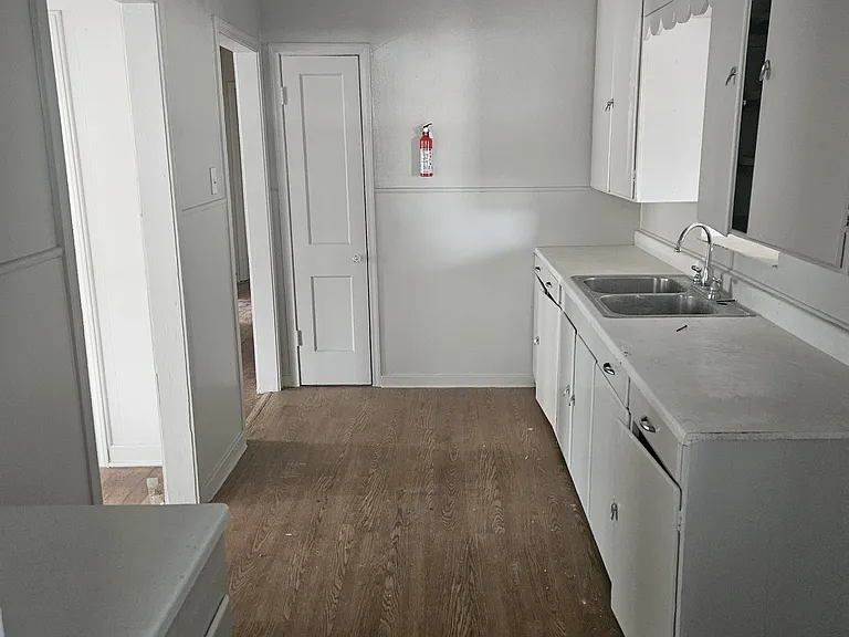 1007 Lynhurst Ave — Photo 4