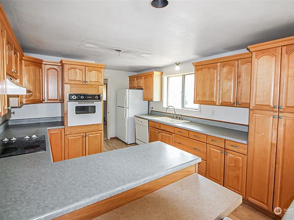 4th image of 3112 53rd Avenue NE