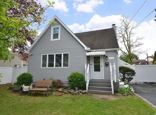 270 Neptune Ave, West Babylon, NY 11704