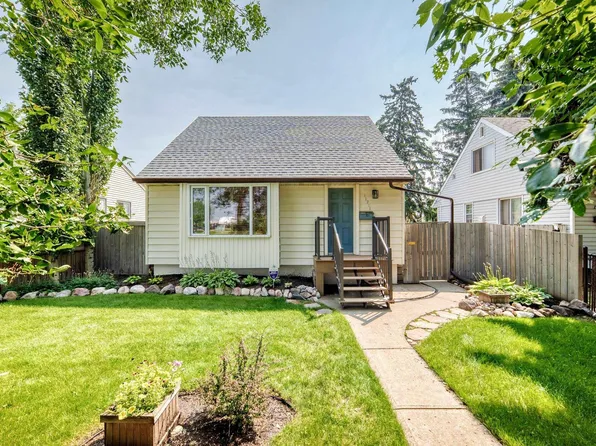 12211 107th St NW, Edmonton, AB T5G 2S9