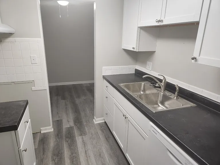 Breeza 32 Apartments — Photo 12