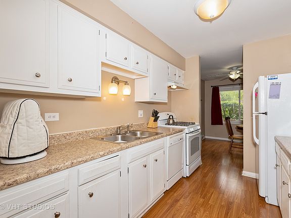 5th image of 3004 Roberts Dr APT 2