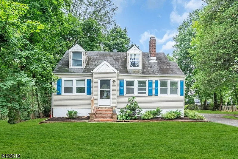 4 bed, 2.0 bath, $3,800 — Photo 2