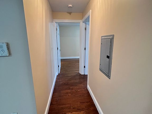 4th image of 711 Sip St APT 203