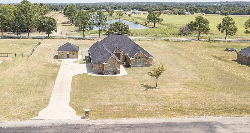 1st image of 120 Eagles Crest Ln