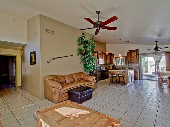 2nd image of 1082 S Cottonwood Ct