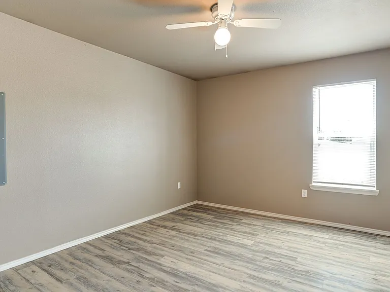 2223 E Main St — Photo 16