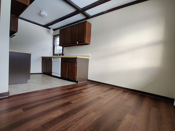 4th image of 12 Baker St APT 3-6