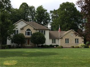 11222 Woodlake Dr, Kirtland, OH 44094