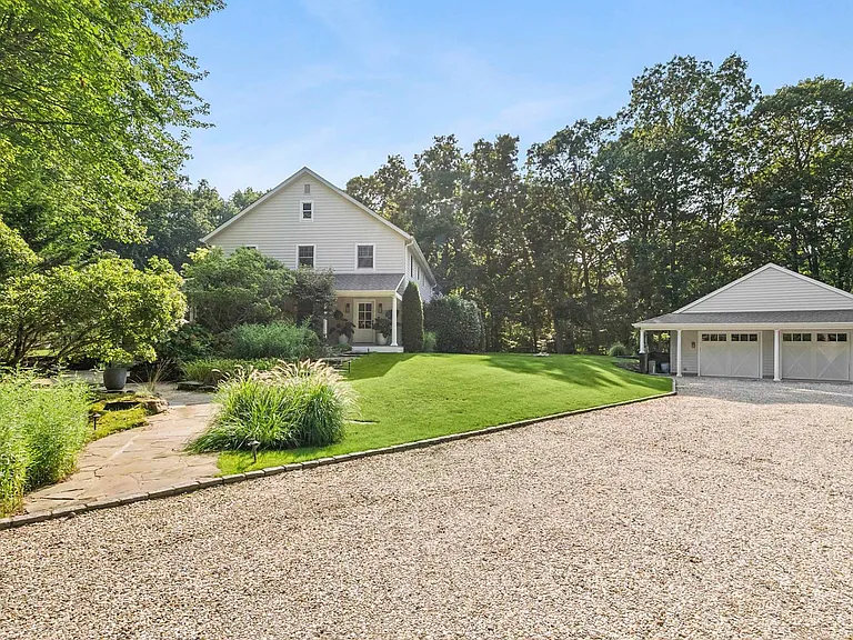 39 Fresh Pond Rd — Photo 1