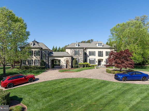 5th image of 9106 Dara Ln