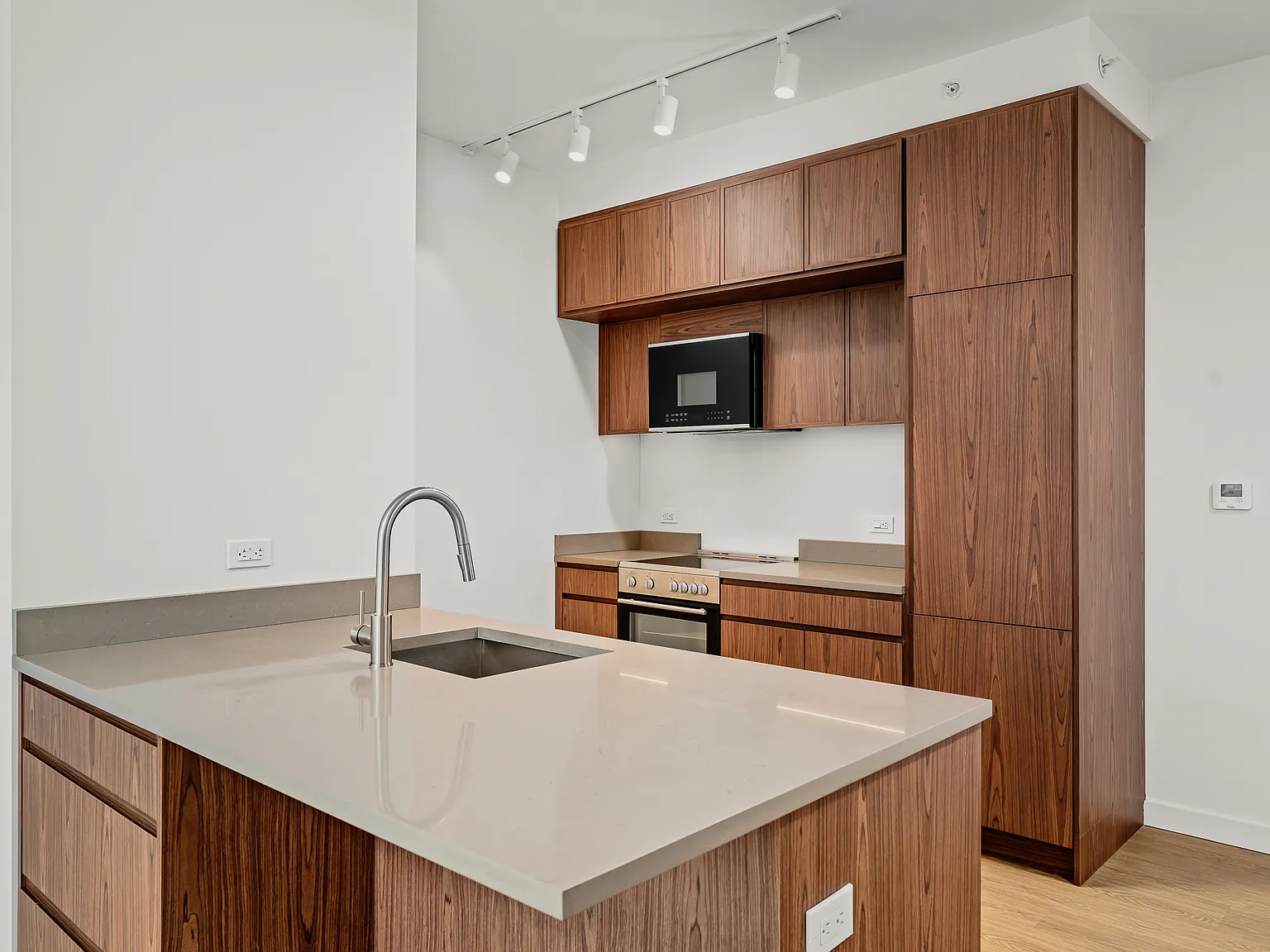 40 Bruckner Boulevard — Photo 2