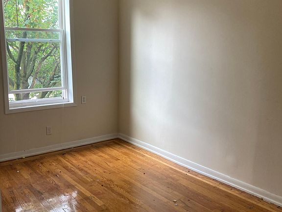 3rd image of 251 Hollywood Ave
