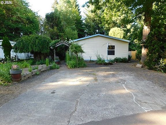 2nd image of 1105 Riverside Dr Unit 32