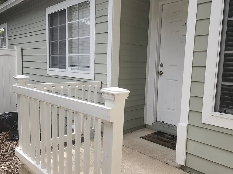 517 Harvard Pl — Photo 1