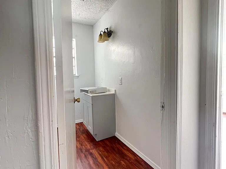 233 S Draper Ave — Photo 12
