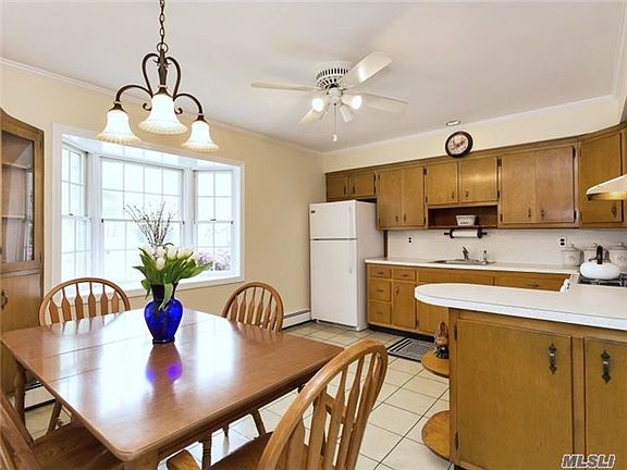 4th image of 202 Lawrence Ln