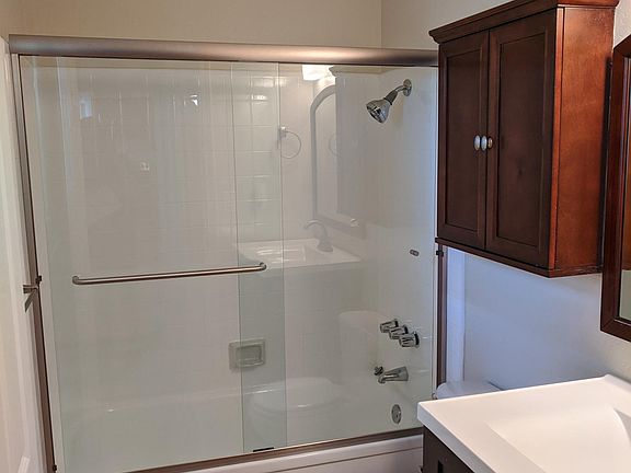 4th image of 2210 Rock St #1J