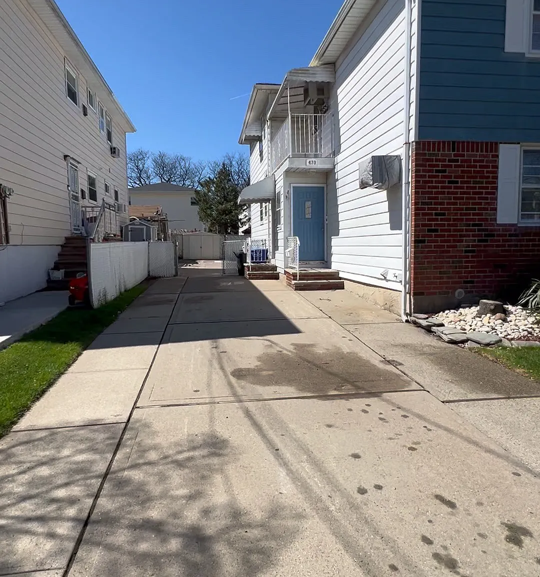 3 bed, 1.5 bath, $3,000 — Photo 1