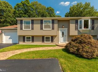 8283 Wold Den Ct, Springfield, VA 22153