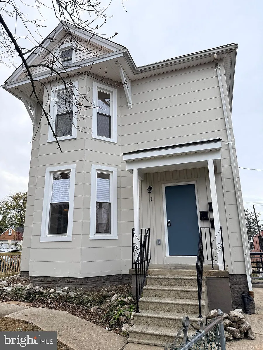 Building Photo - 3 E Overlea Ave #3