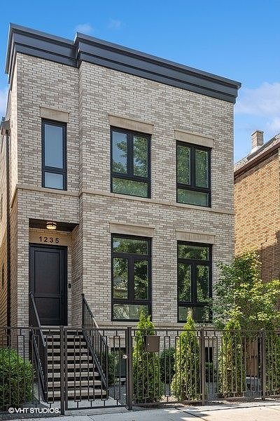 1st image of 1235 W Wellington Ave