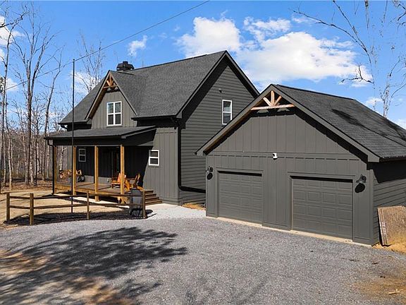 3rd image of 921 Aurora Ln