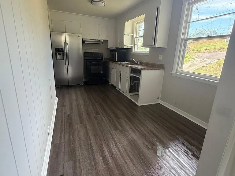 2229 Maplecrest Dr — Photo 4