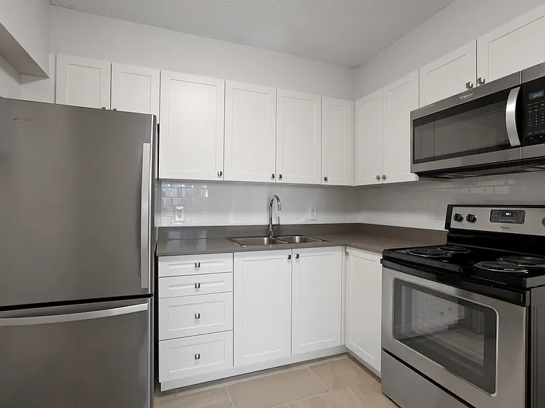 141 Augusta St — Photo 7