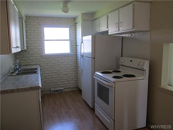 3rd image of 119 Sebring Dr