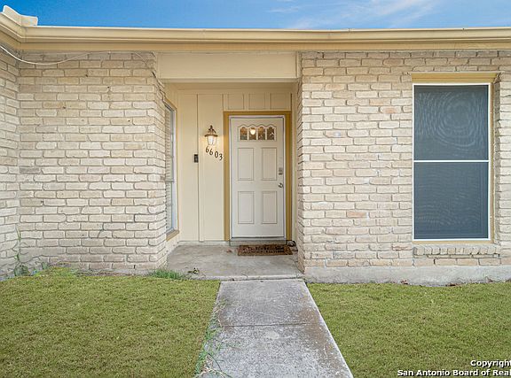 3rd image of 6603 Cypress Lake Dr