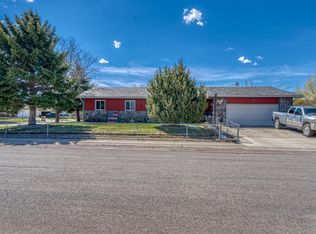 208 E Redwood St, Gillette, WY 82718