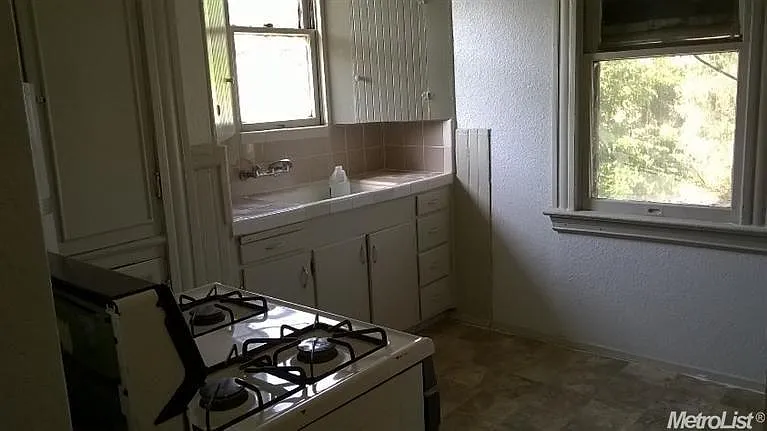 1 bed, 600 sqft, $1,050 — Photo 4