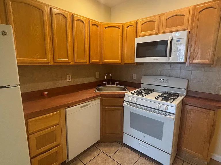1424 Wolf St — Photo 4