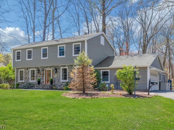 30 Cedar Dr, Allendale Boro, NJ 07401