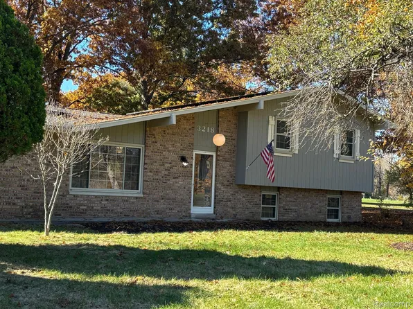 3218 Allen Rd, Ortonville, MI 48462