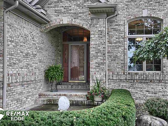 3rd image of 9127 Woodridge Ct
