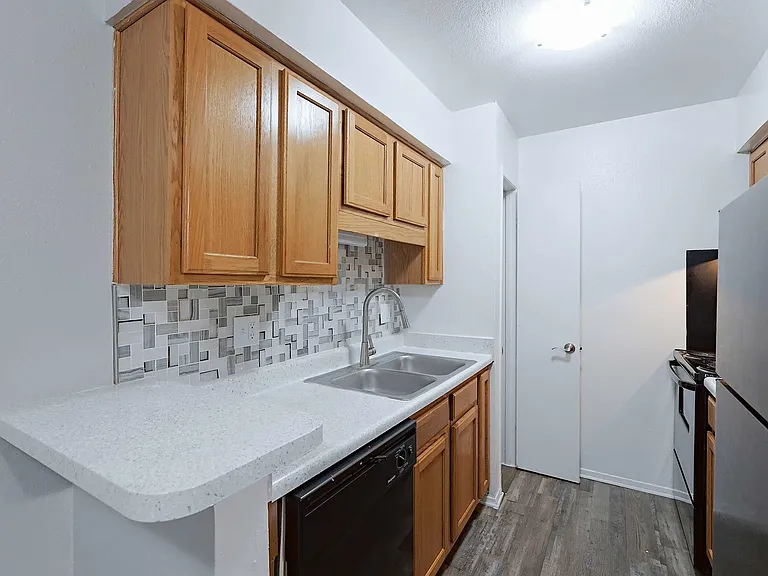 Ambassador Apartments — Photo 31