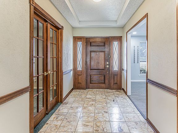 5th image of 1112 Spring Lake Dr
