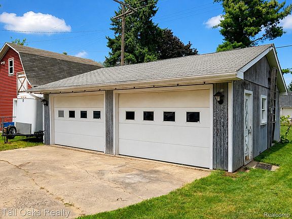 3rd image of 4660 Main St