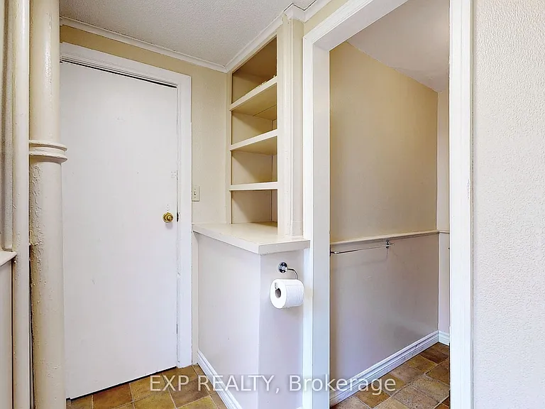 15 Colborne St E — Photo 22