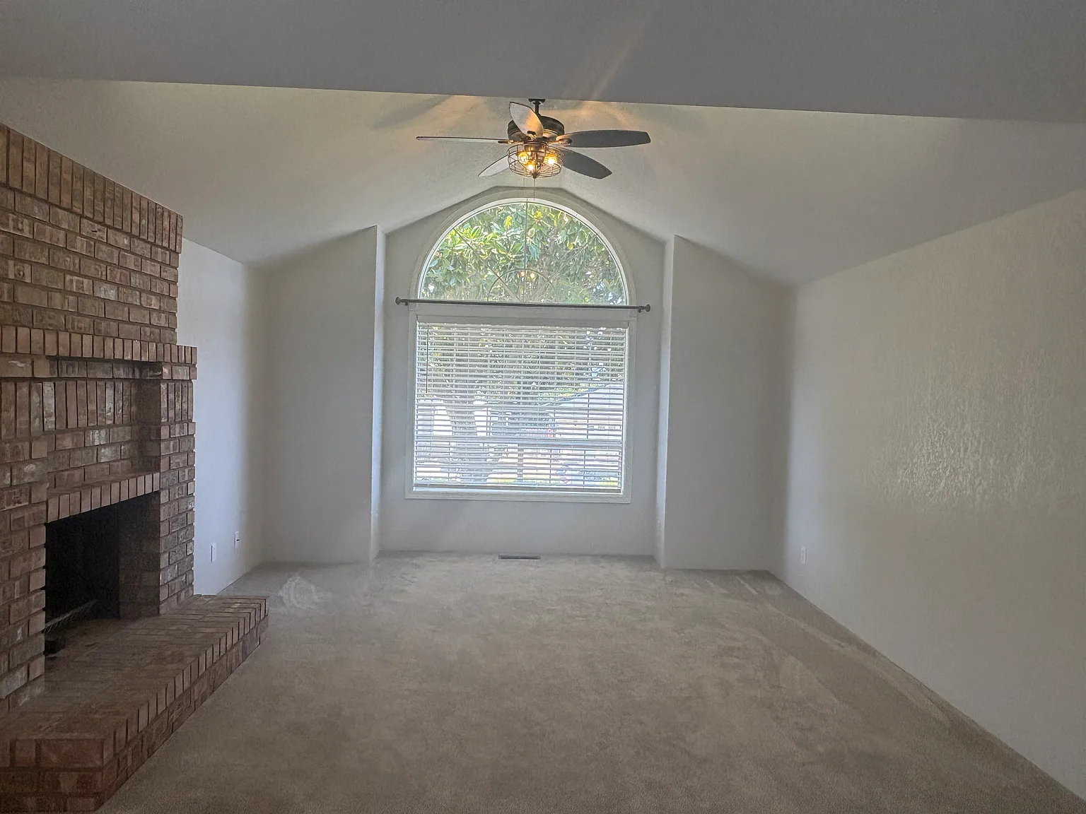 3 bed, 2000 sqft, $2,300 — Photo 4