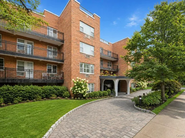 25 Chapel Place #3H, Great Neck, NY 11021